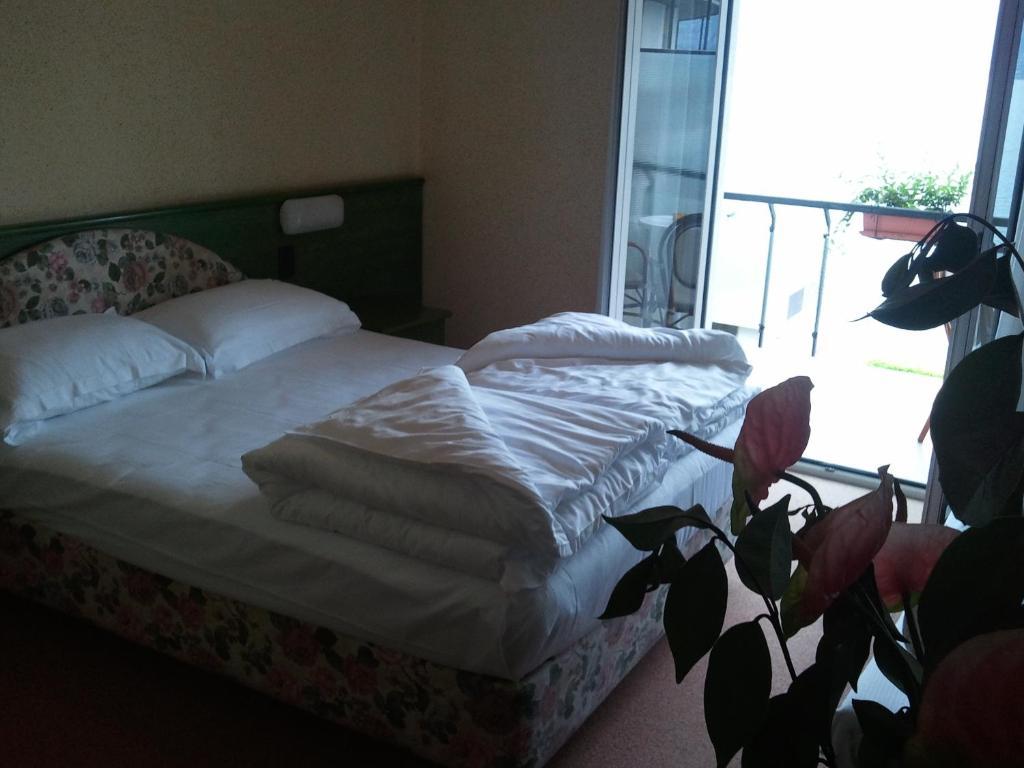 Hotel Caribe - Garda Lake Collection เบรนโซเน ซูล การ์ดา ห้อง รูปภาพ