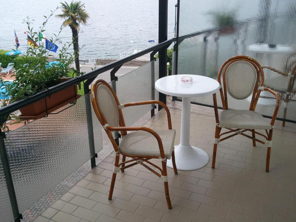 Hotel Caribe - Garda Lake Collection เบรนโซเน ซูล การ์ดา ห้อง รูปภาพ