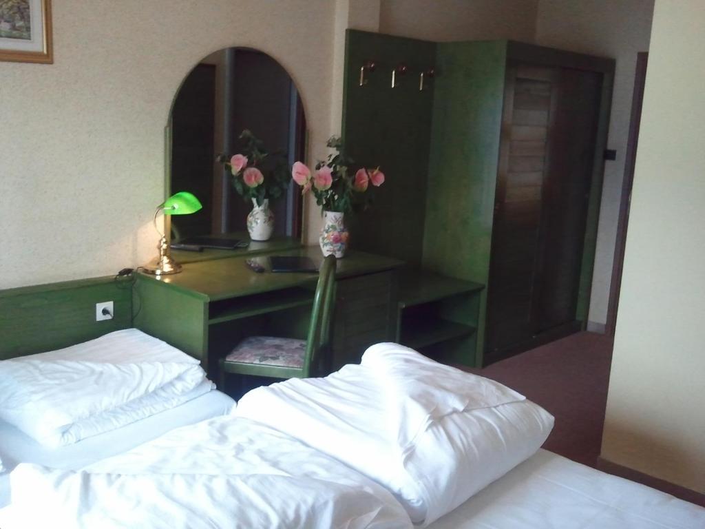 Hotel Caribe - Garda Lake Collection เบรนโซเน ซูล การ์ดา ห้อง รูปภาพ