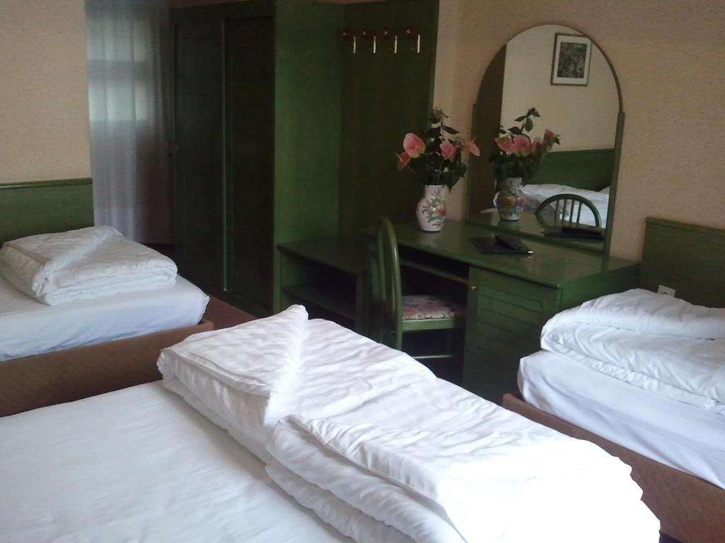 Hotel Caribe - Garda Lake Collection เบรนโซเน ซูล การ์ดา ห้อง รูปภาพ