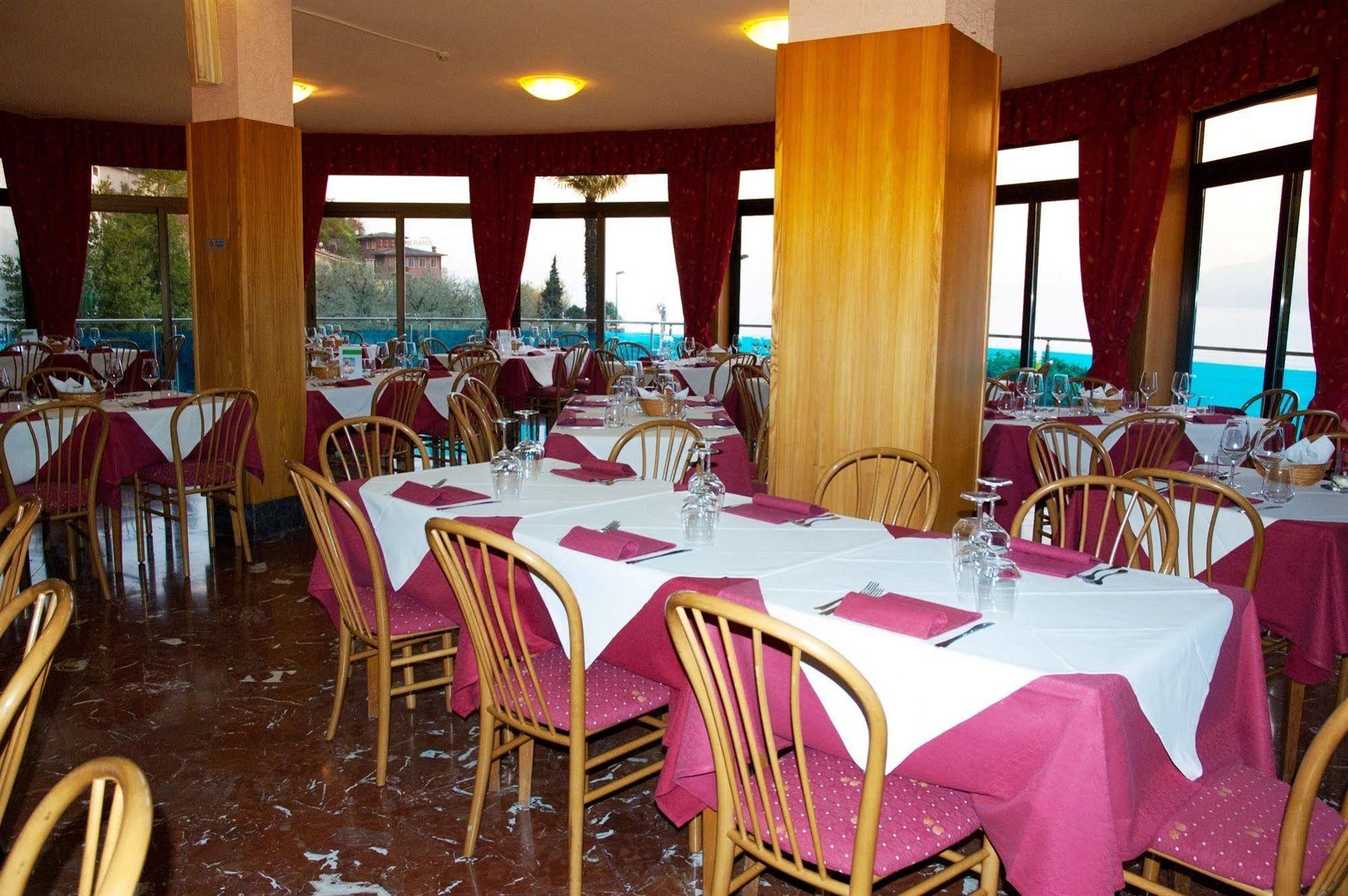 Hotel Caribe - Garda Lake Collection เบรนโซเน ซูล การ์ดา ภายนอก รูปภาพ