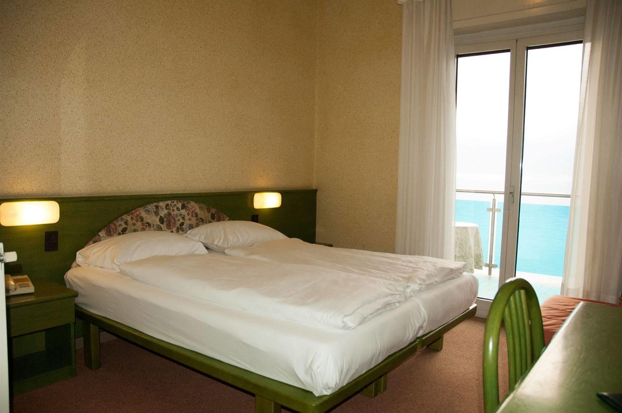 Hotel Caribe - Garda Lake Collection เบรนโซเน ซูล การ์ดา ภายนอก รูปภาพ