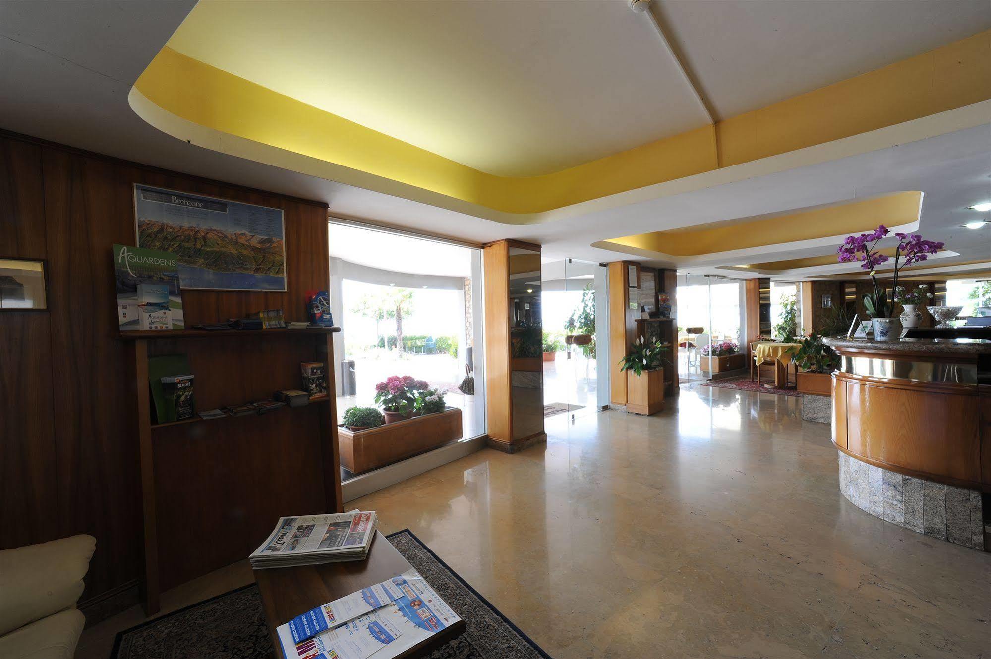 Hotel Caribe - Garda Lake Collection เบรนโซเน ซูล การ์ดา ภายนอก รูปภาพ