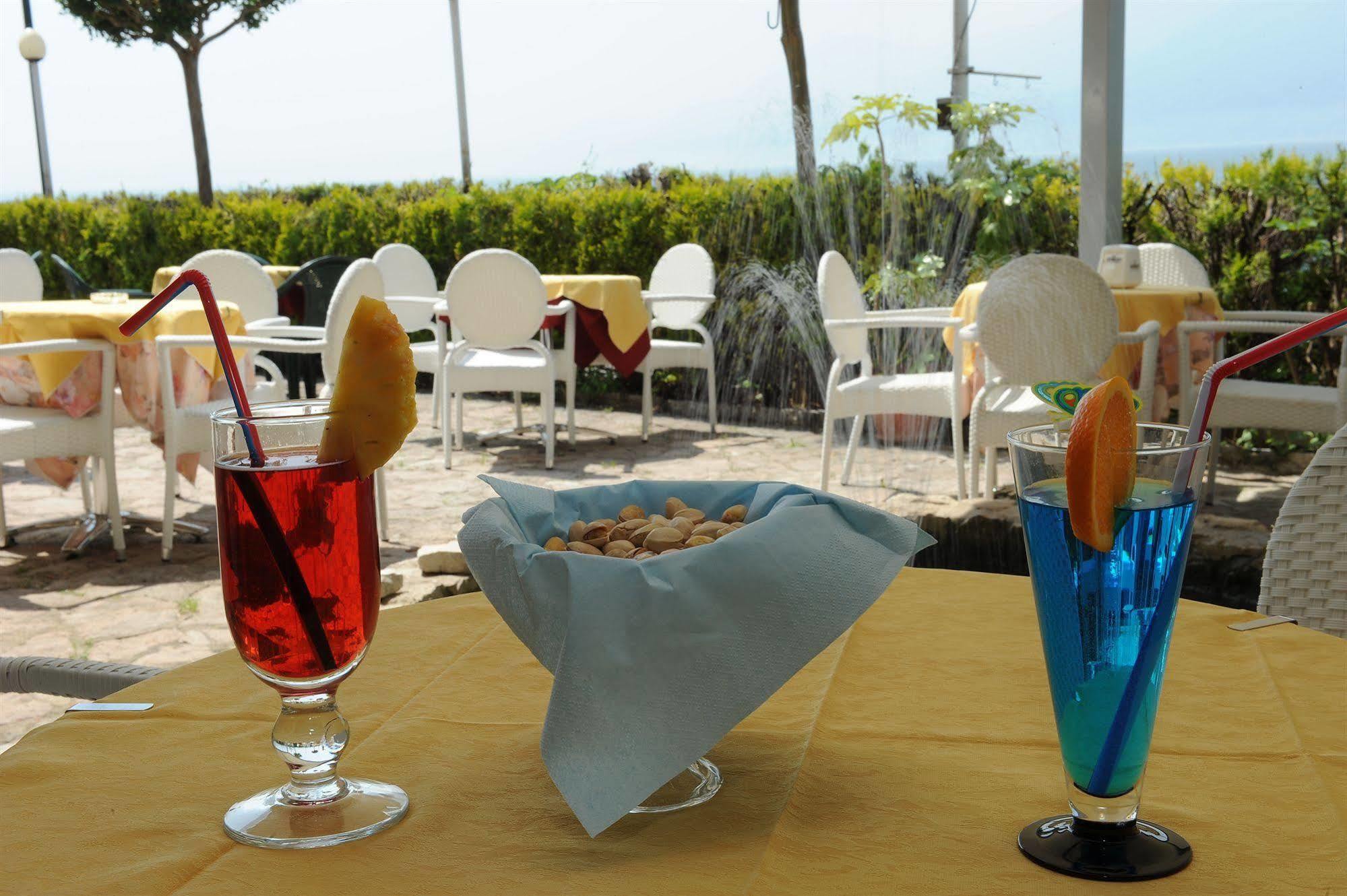 Hotel Caribe - Garda Lake Collection เบรนโซเน ซูล การ์ดา ภายนอก รูปภาพ