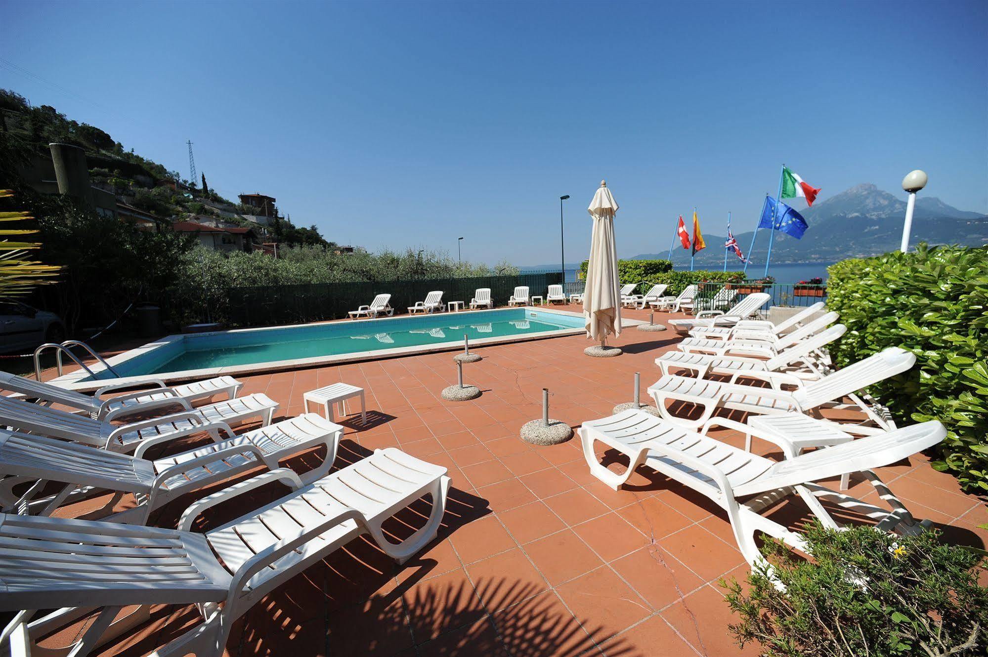Hotel Caribe - Garda Lake Collection เบรนโซเน ซูล การ์ดา ภายนอก รูปภาพ