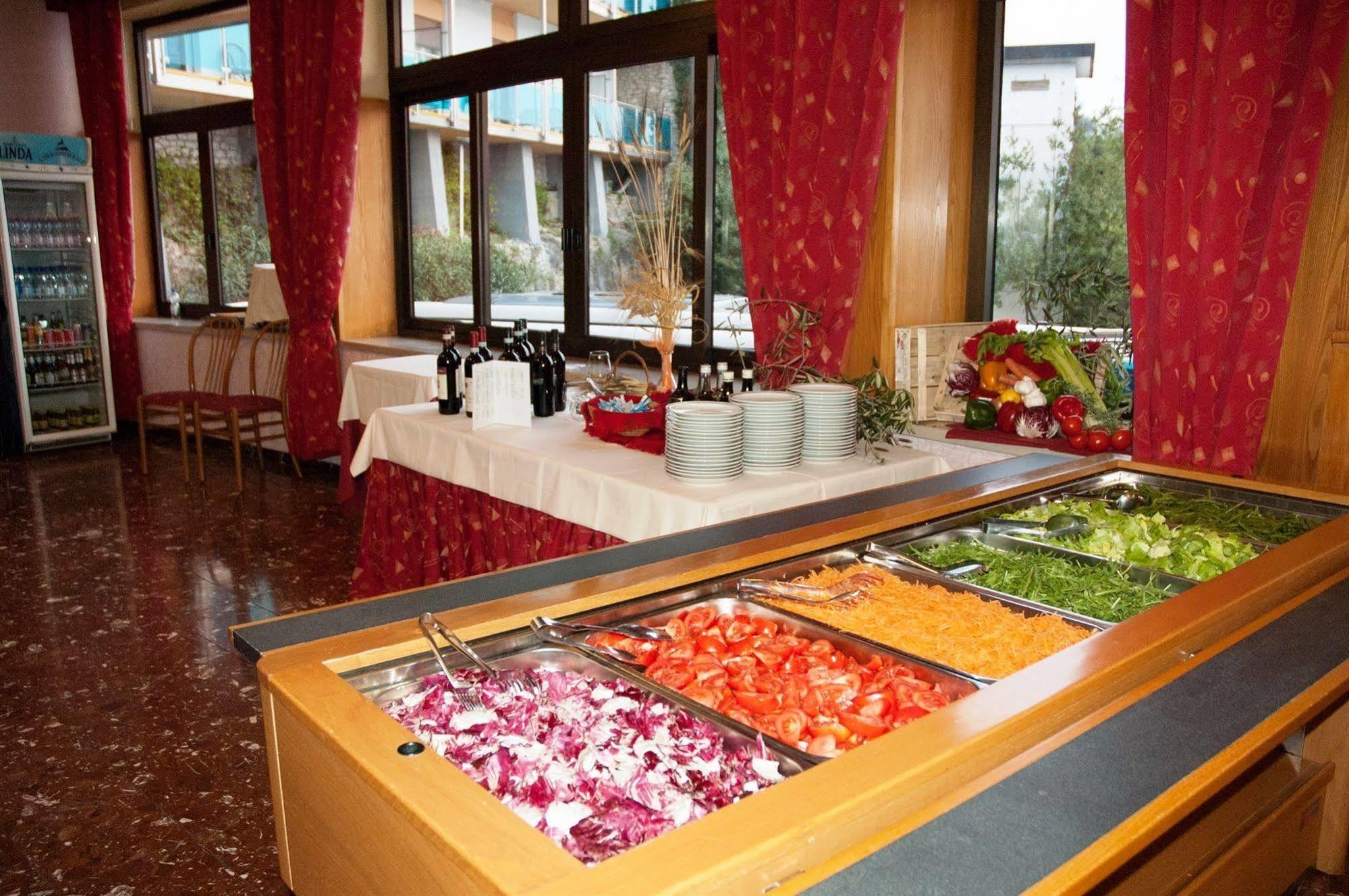 Hotel Caribe - Garda Lake Collection เบรนโซเน ซูล การ์ดา ภายนอก รูปภาพ