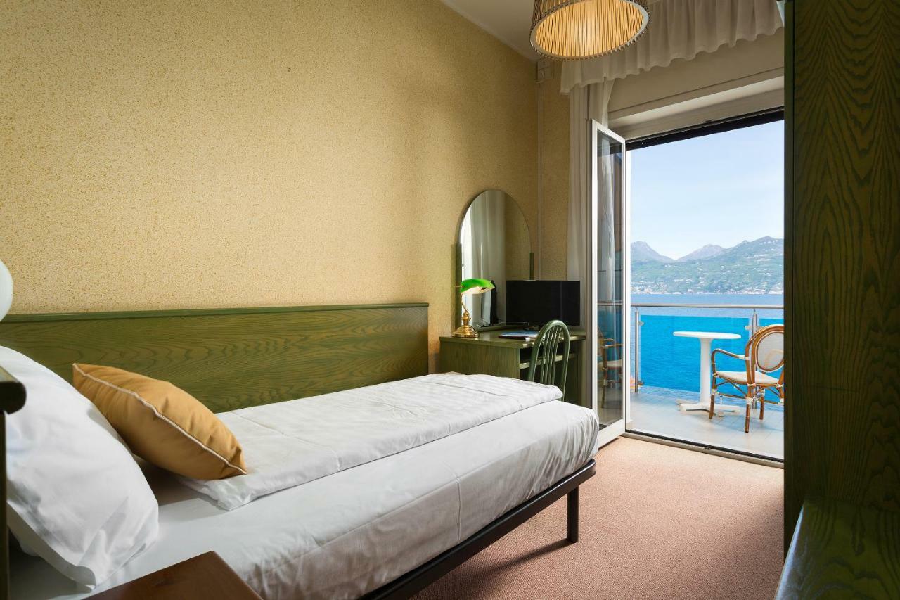 Hotel Caribe - Garda Lake Collection เบรนโซเน ซูล การ์ดา ภายนอก รูปภาพ