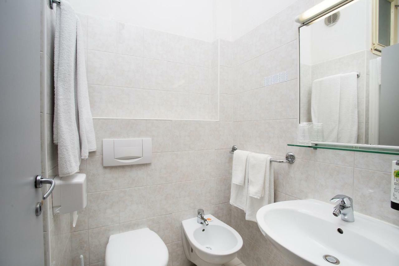 Hotel Caribe - Garda Lake Collection เบรนโซเน ซูล การ์ดา ภายนอก รูปภาพ