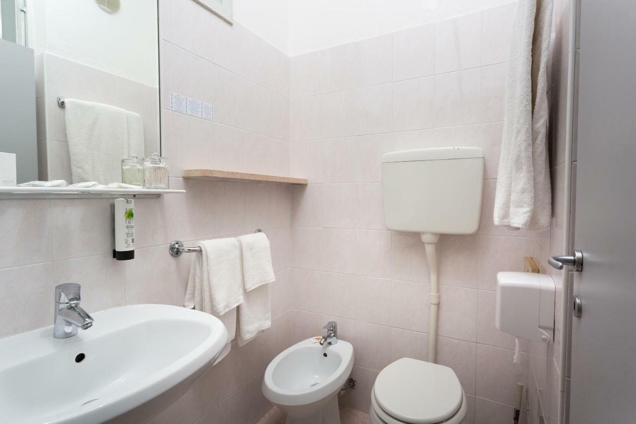 Hotel Caribe - Garda Lake Collection เบรนโซเน ซูล การ์ดา ภายนอก รูปภาพ